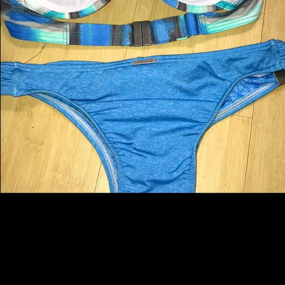 Oakley bikini bottoms - Picture 3 of 3